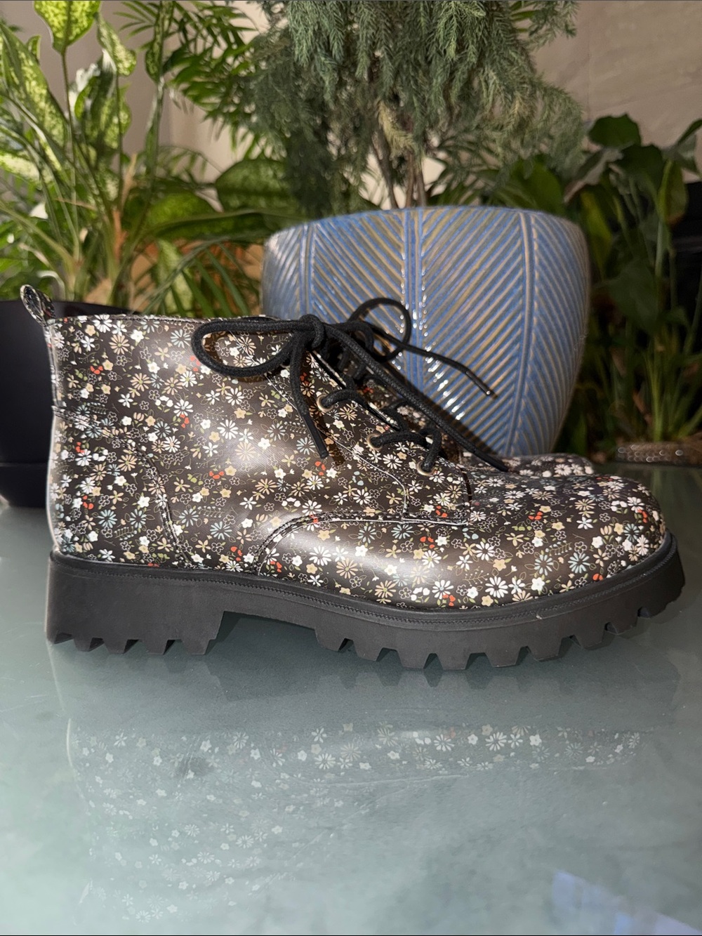 Arizona Jean Co. Women’s Black Floral Memory Foam Lace-Up Lug Sole Boots